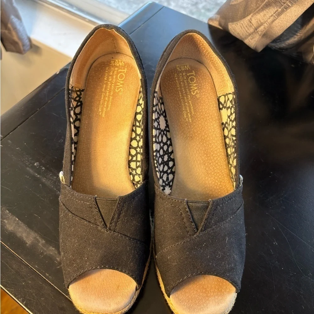 TOMS Black Twill Classic Wedge Women’s Sandals Size 8.5